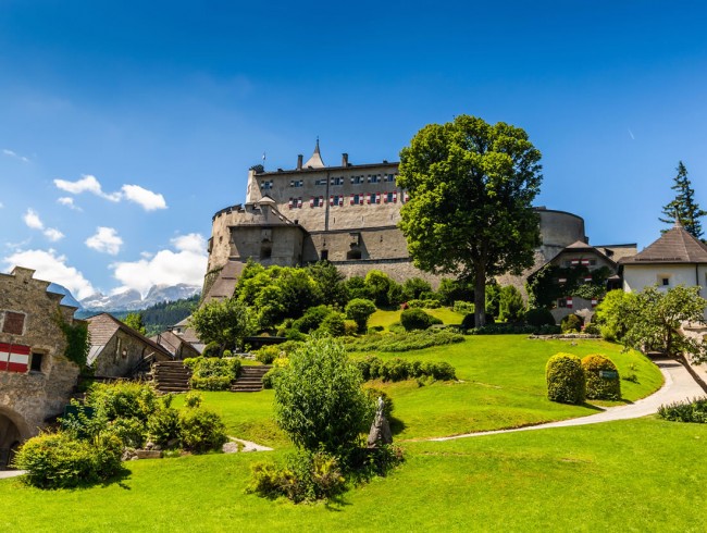 Ausflugsziel Erlebnisburg Hohenwerfen mit Landesfalknereimuseum und Greifvogelschau